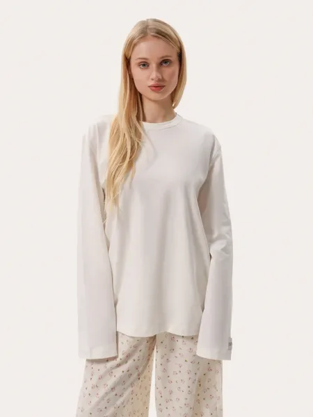 Oversize top s dlouhým rukávem v mléčné barvě