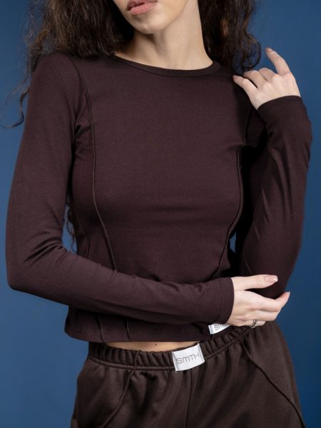 Tmavě hnědý slim top s dlouhým rukávem s dekorativními švy