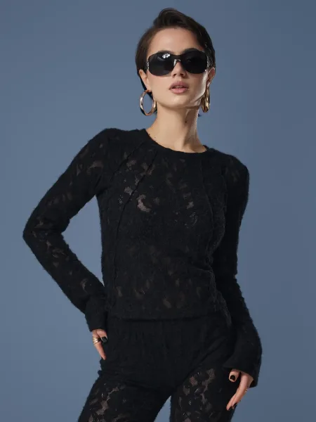 Černý slim longsleeve z nadýchané texturované krajky