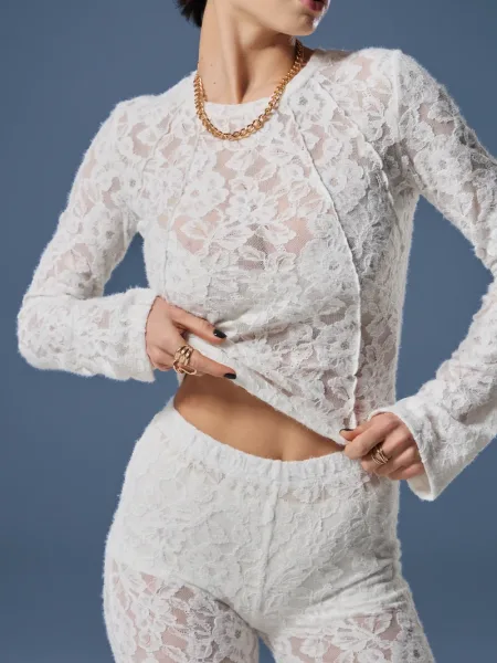 Mléčný slim longsleeve z nadýchané texturované krajky