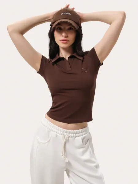 Čokoládové přiléhavé polo tričko